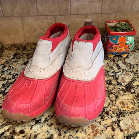 L. L. Bean Women’s Storm Chaser Tan & Red Slip Ons - Picture 1 of 11